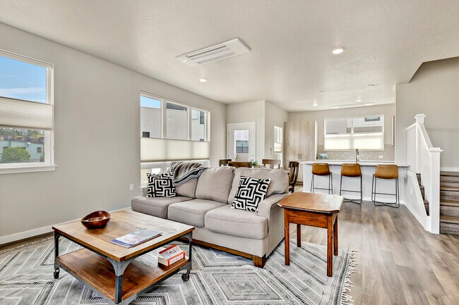 Building Photo - 3537 N Prospect Ln