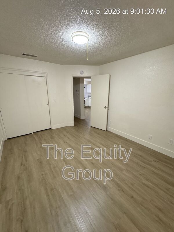 Building Photo - 2113 W Inyo Ave