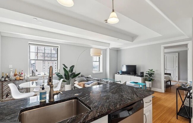 Building Photo - 1701 Locust St