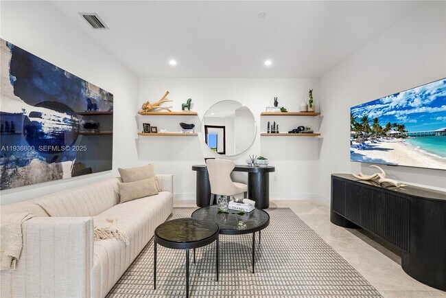 Building Photo - 701 Valencia Ave