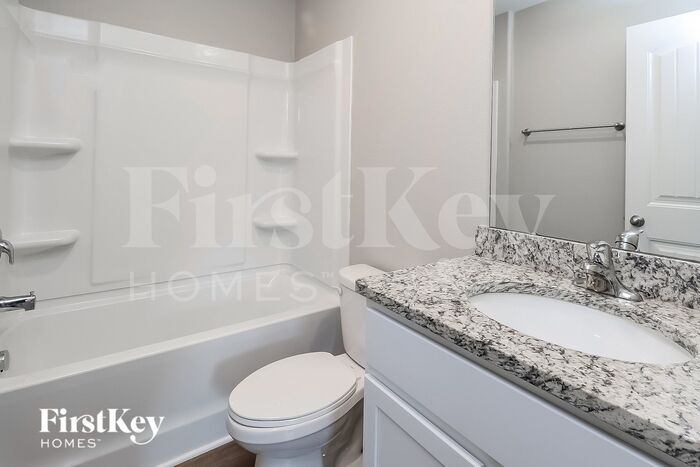 Building Photo - 712 Hawley St