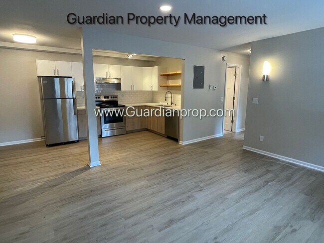 Building Photo - Champlin Main Floor Renovated Apartment, D...