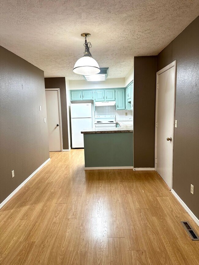 Building Photo - S0261-MF2