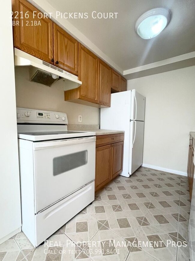 Building Photo - 2216 Fort Pickens Ct