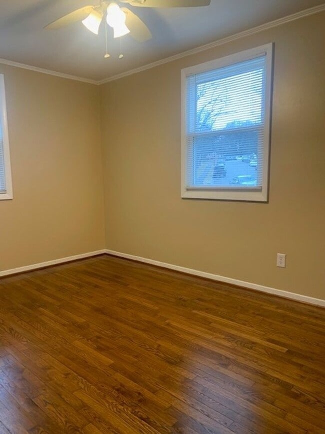 Building Photo - 2 Bedroom 1 Bath Townhome in Sunset Hills