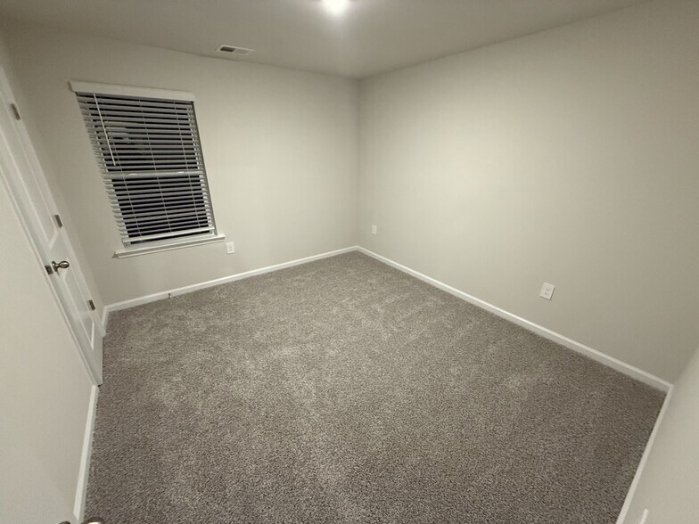 Building Photo - 2044 Avalon Rdg