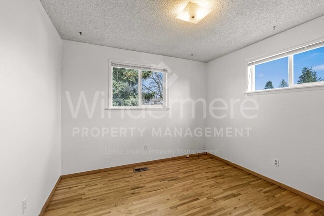 Building Photo - Charming 4-Bedroom Home – Where Comfort Meets Style