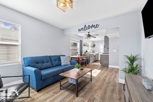 Building Photo - Modern 2Bdm 1Ba Downstairs Unit in North Park!