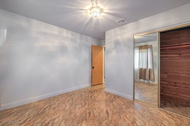 Building Photo - 3701 Pyramid Dr