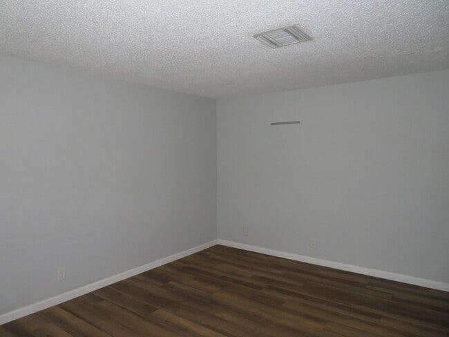 Building Photo - 421 S J St