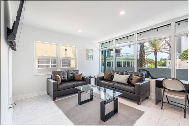 Building Photo - Beachfront Bloo's -2 Units-Ocean View Balc...