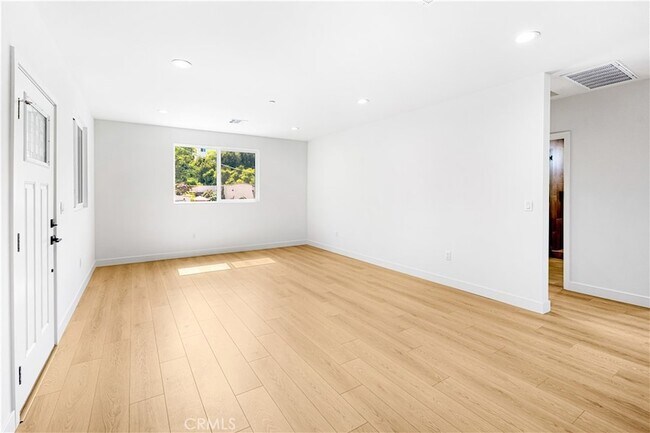 Building Photo - 4038 Somers Ave