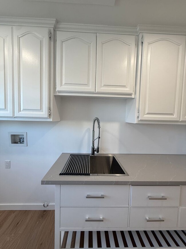 Building Photo - Beautifully Updated Single Story Custom Ho...