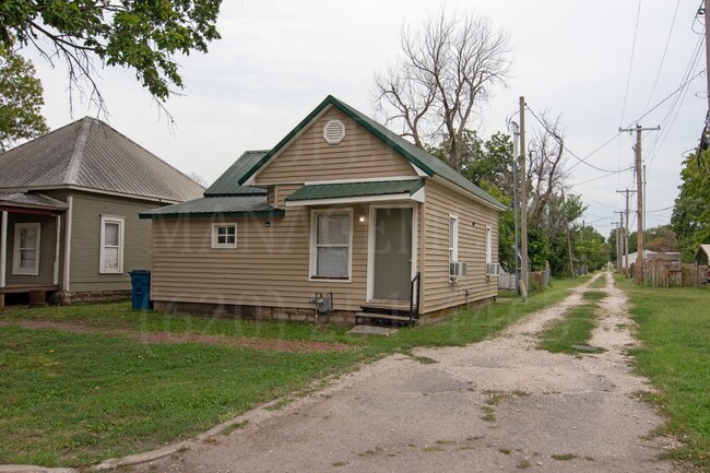 Building Photo - 1 Bedroom 1 Bath