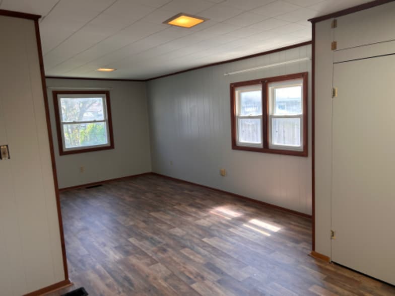 Building Photo - 115 3rd St