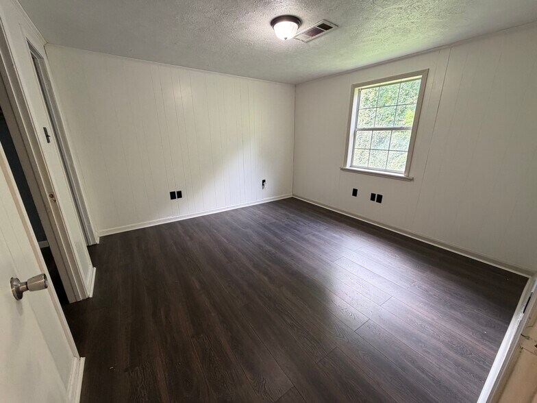 Building Photo - 108 Miller Ave