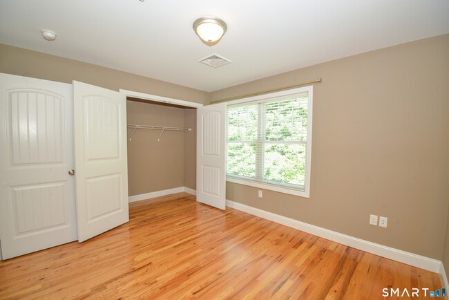 Building Photo - 335-343 Meadowside Rd