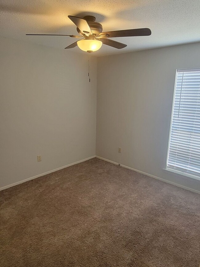 Building Photo - Adorable 2-Bedroom, 2-Bath Townhome Near A...