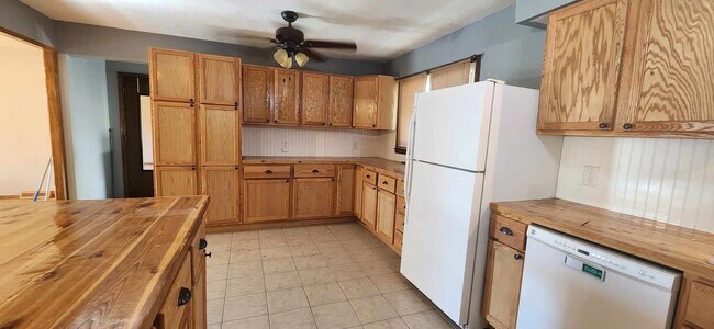 Building Photo - Spacious Home for Rent!