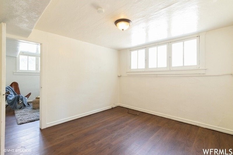 Building Photo - 255 400 N