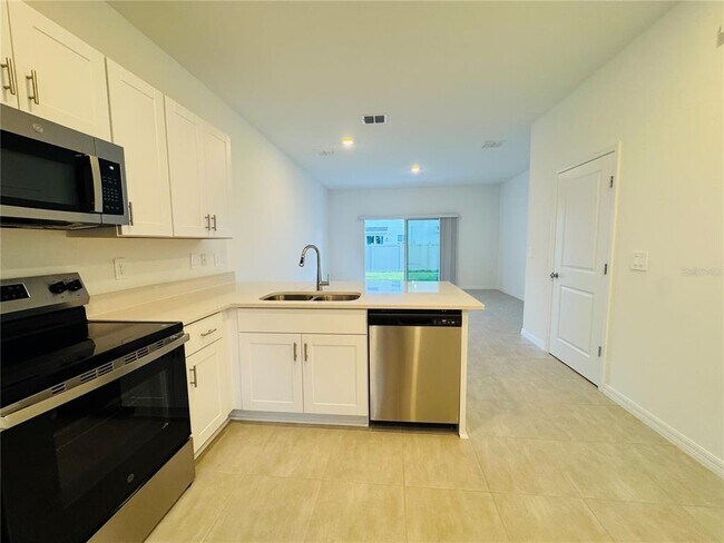 Building Photo - 2923 Skyline Lp