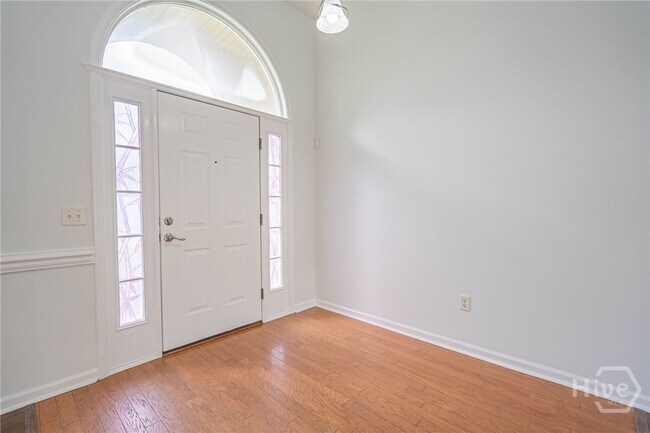 Building Photo - 114 Laurens Ln