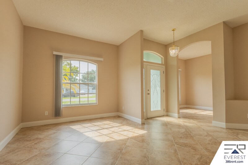 Building Photo - 14 Lysander Ln