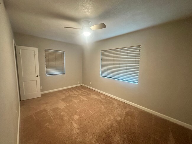 Building Photo - 820 3rd Ave S