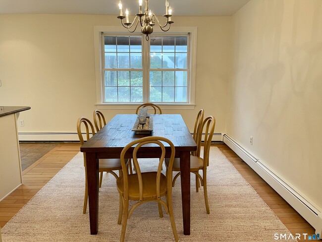 Building Photo - 84 Renee Dr