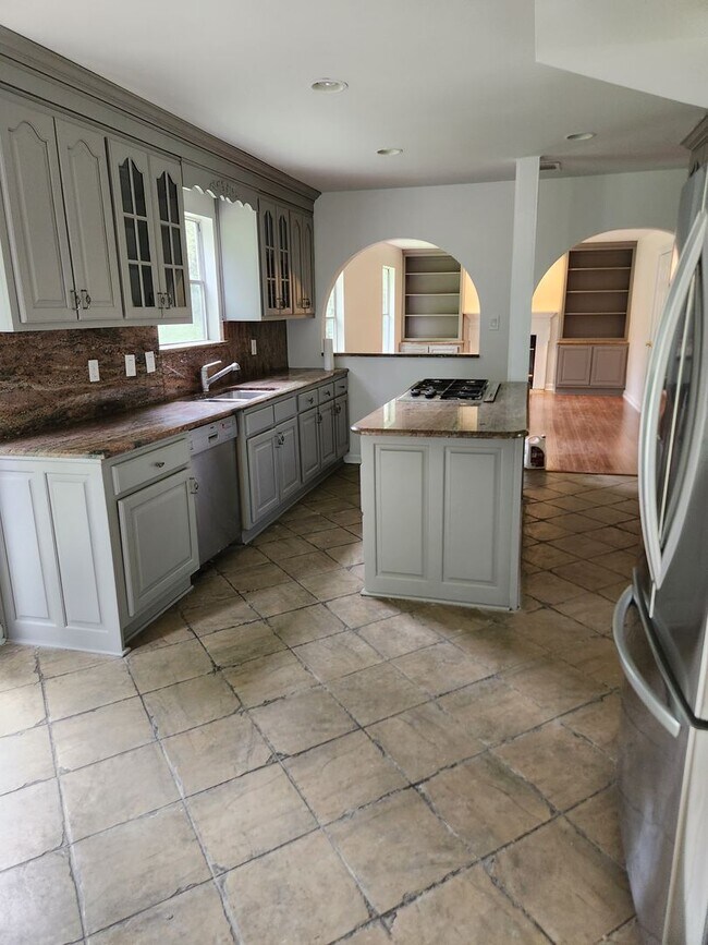 Building Photo - Newly Remodeled South Fulton Single Family