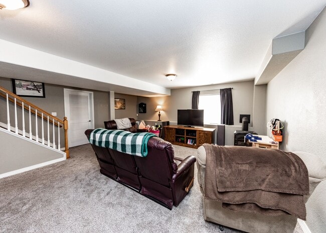 Building Photo - Fabulous 6 bedroom + office D20 Home with ...