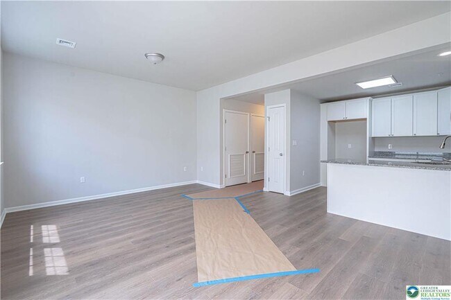 Building Photo - 746 Blue Heron Dr