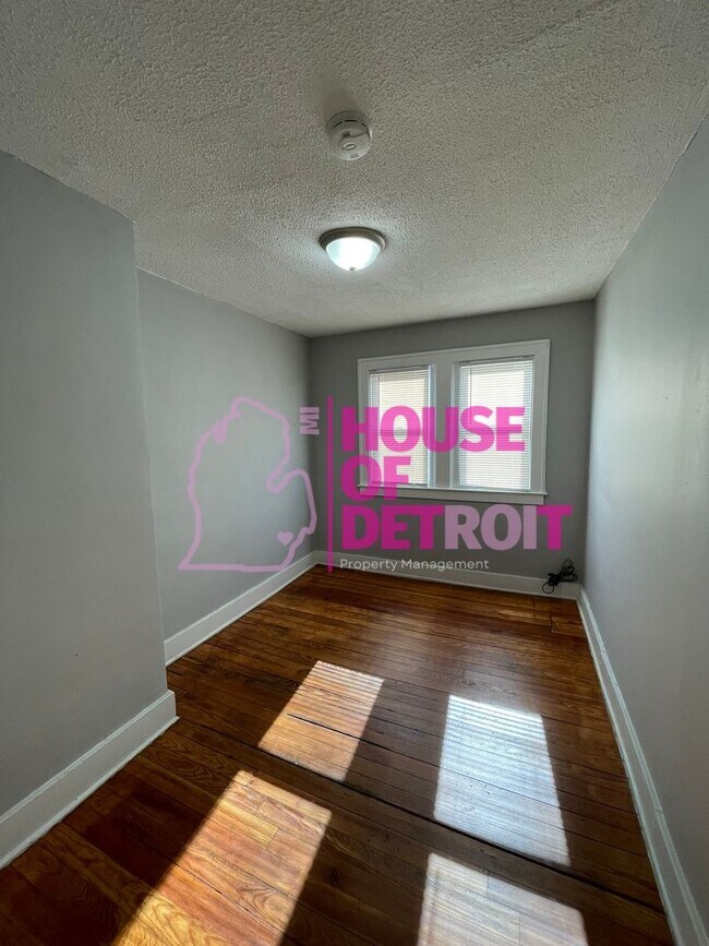 Building Photo - SECTION 8 ONLY | 4 BEDROOM | 3 BATH | FREE...