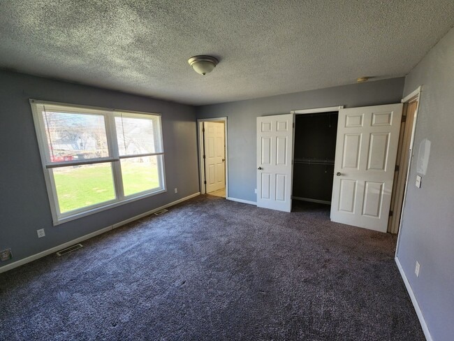 Building Photo - Beautiful 4 bed 2 bathroom house