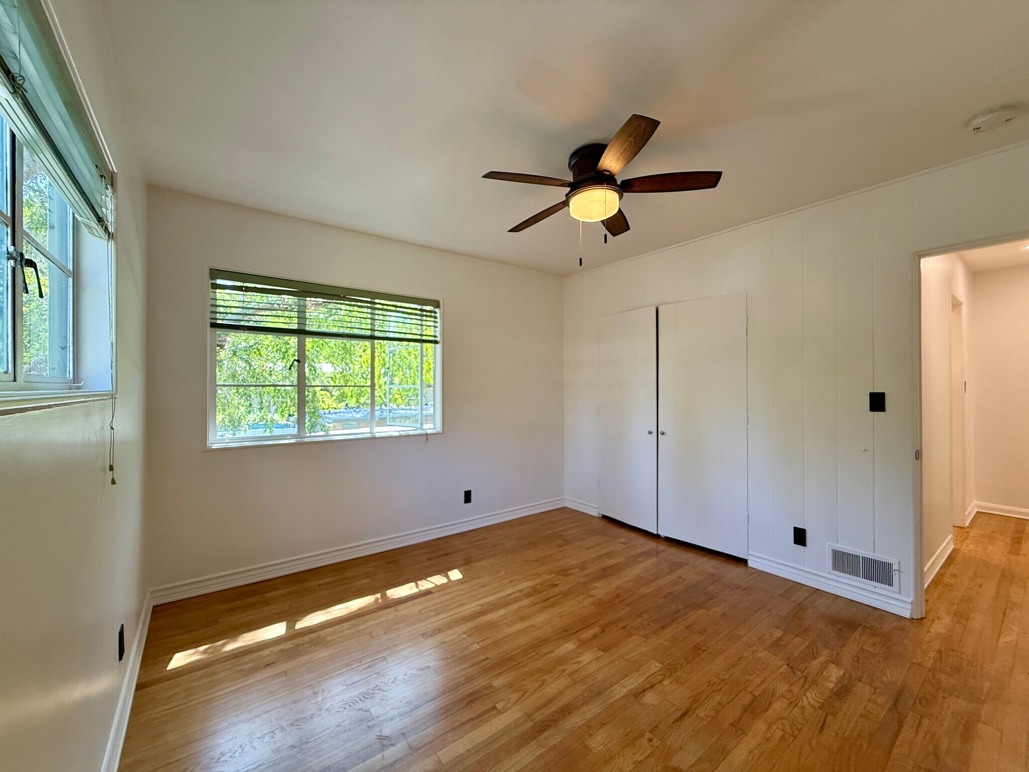 Building Photo - 5431 Village Grn