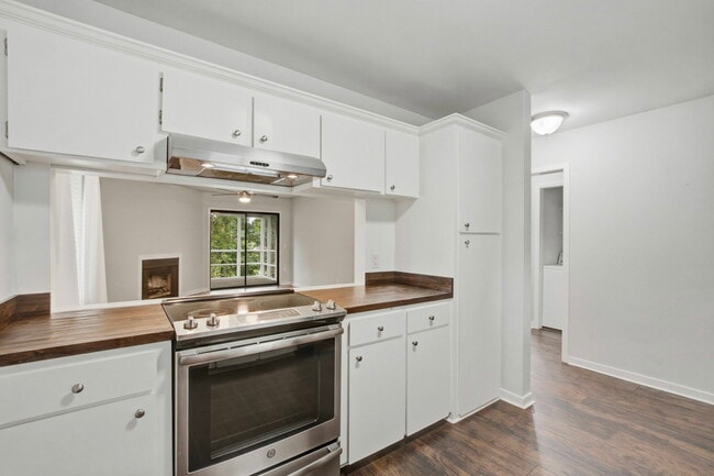 Building Photo - 2741 Jobee Dr