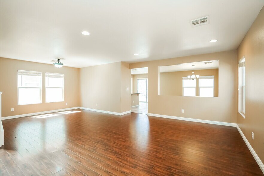 Building Photo - 9434 W Blooming Grove Ave