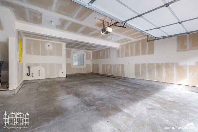 Building Photo - 3287 E Thoroughbred Ln
