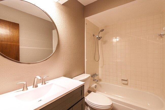 Building Photo - 1425 Venus Cir