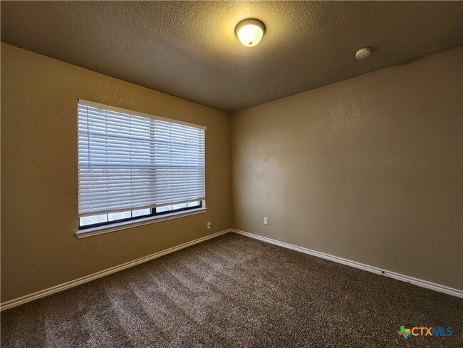 Building Photo - 21 Moss Rock Dr