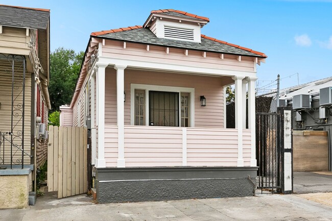 Primary Photo - Chic Marigny Living – Brand-New 1 Bed, 1 B...