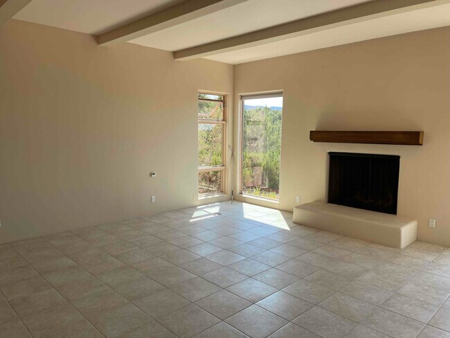 Building Photo - 4 Old Agua Fria Rd E