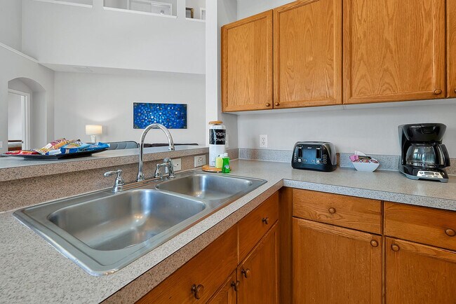 Building Photo - 8157 Sun Palm Dr