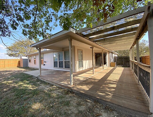 Building Photo - 102 Mission Dr