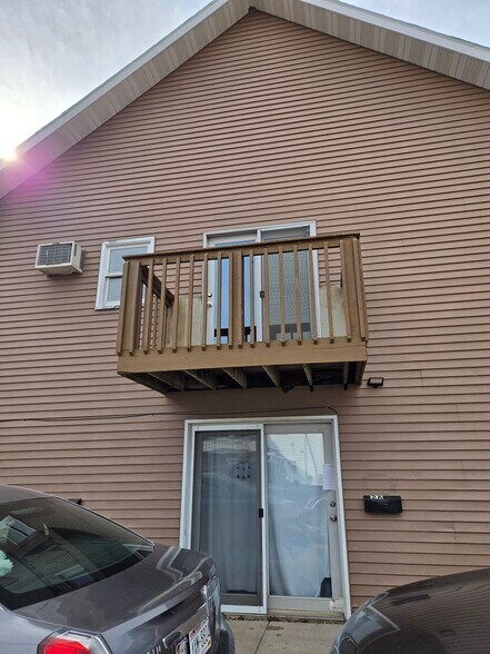 Building Photo - 1324 W Main St