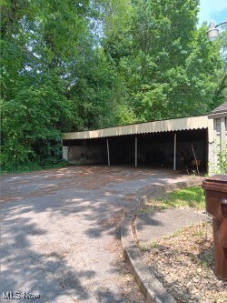 Building Photo - 52 Willow Dr