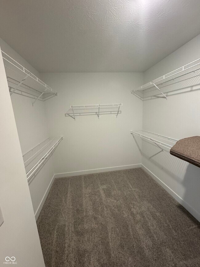 Building Photo - 2945 Grand Rdg Dr