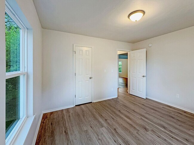 Building Photo - FOR RENT: Charming 2-Bedroom Home with a Versatile Bonus Room!
