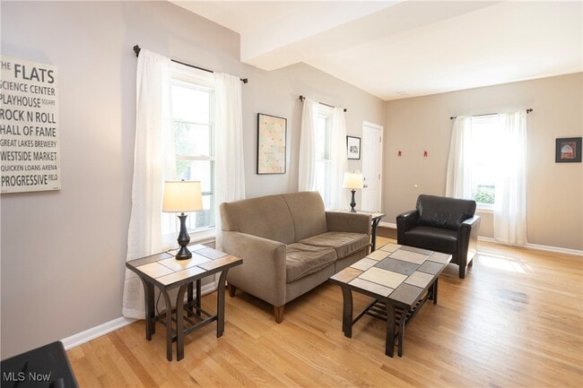 Building Photo - 1212 W 67th St