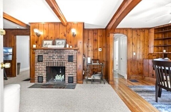 Building Photo - 435 Walpole St